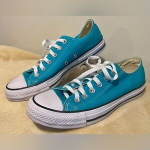 Converse~chuck all star sneakers